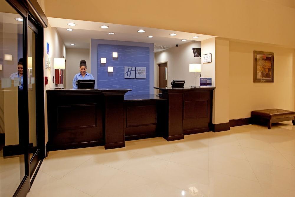 Holiday Inn Express Hotel & Suites Hope Mills-Fayetteville Airport By Ihg Buitenkant foto