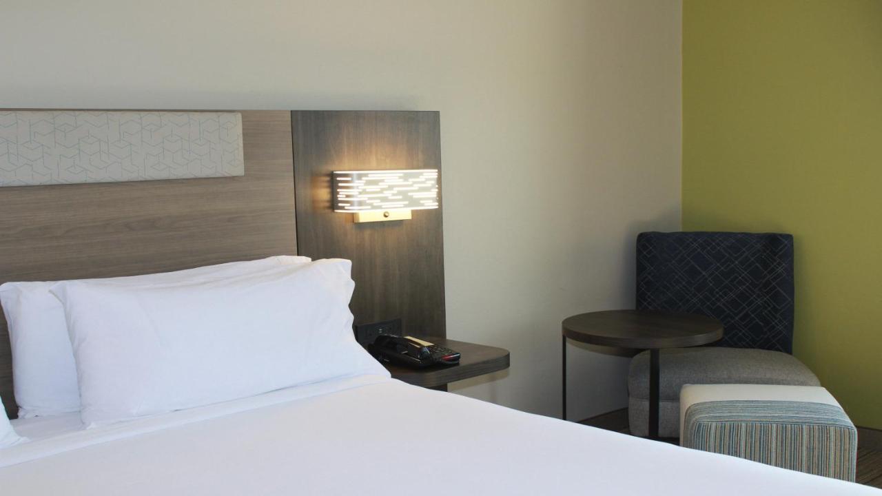 Holiday Inn Express Hotel & Suites Hope Mills-Fayetteville Airport By Ihg Buitenkant foto