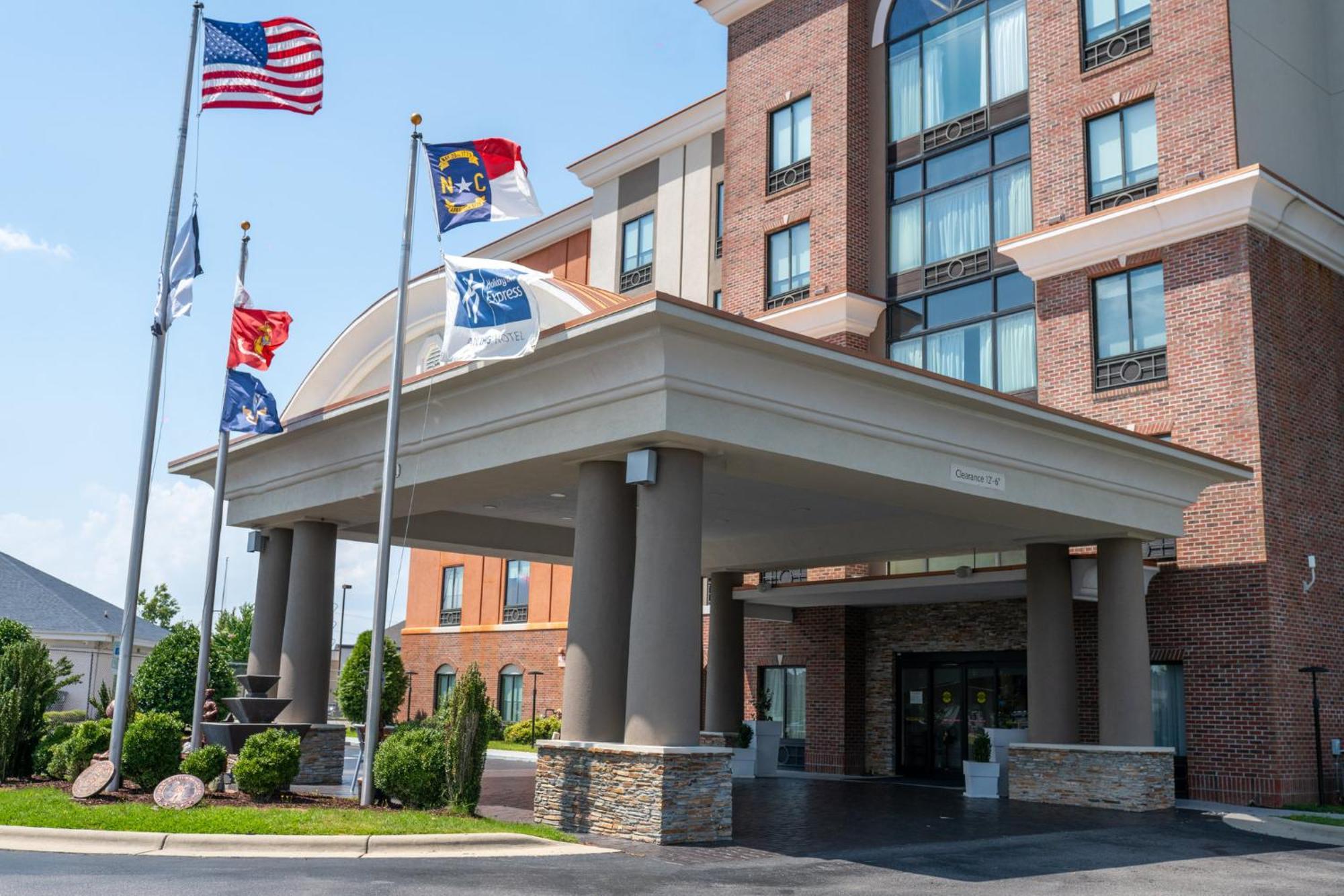 Holiday Inn Express Hotel & Suites Hope Mills-Fayetteville Airport, An Ihg Hotel Buitenkant foto